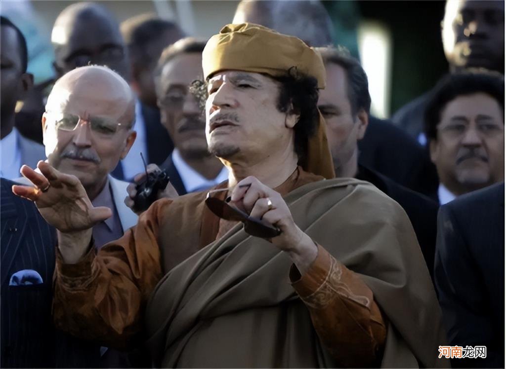 卡扎菲死得有多惨视频 卡扎菲是哪个国家里的