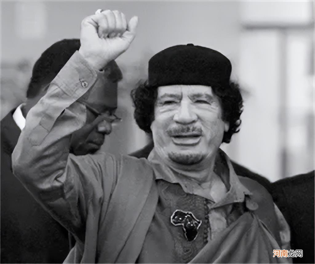 卡扎菲死得有多惨视频 卡扎菲是哪个国家里的