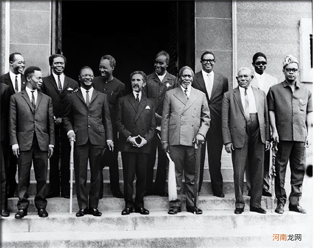 卡扎菲死得有多惨视频 卡扎菲是哪个国家里的