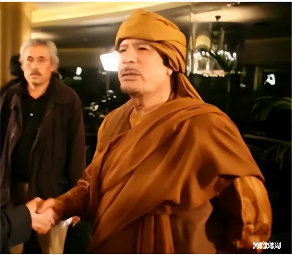 卡扎菲死得有多惨视频 卡扎菲是哪个国家里的