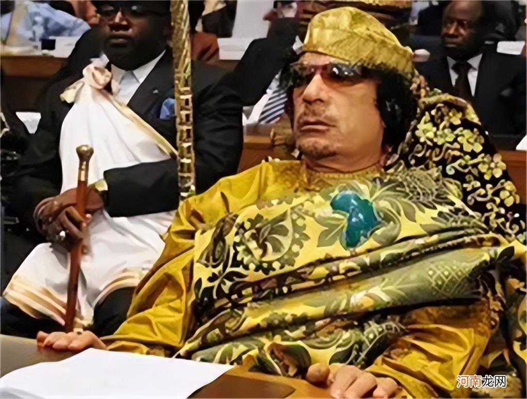 卡扎菲死得有多惨视频 卡扎菲是哪个国家里的