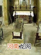 梦见棺材上有死人是什么征兆 梦见棺材跟死人是什么征兆