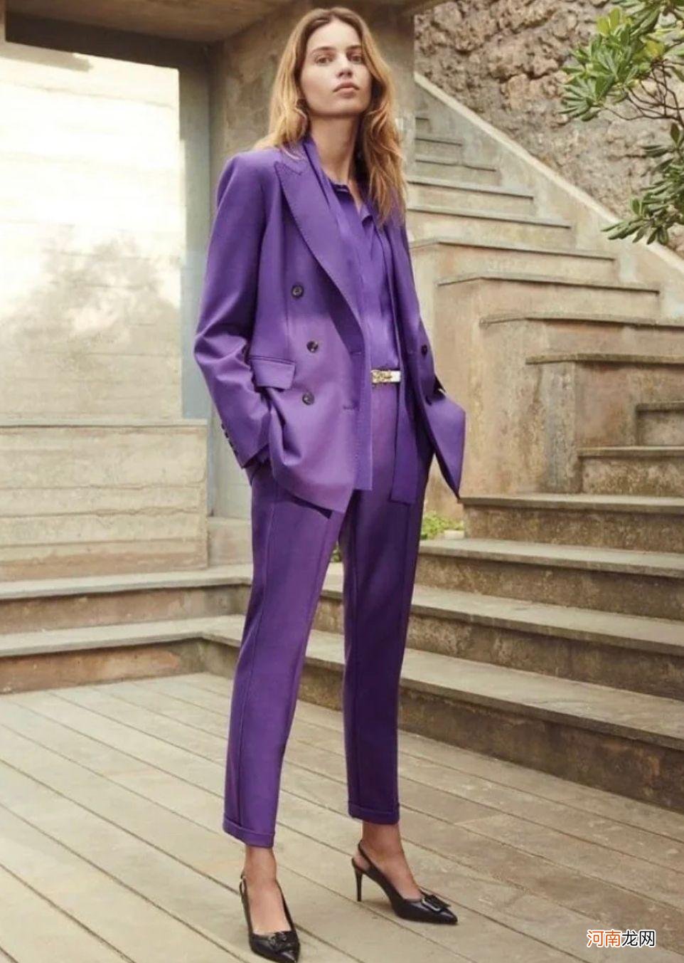 浅紫色衣服穿搭 浅紫色上衣配什么颜色裤子好看