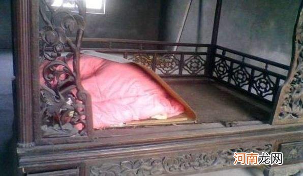 做梦梦见棺材和死人是什么意思 做梦梦见棺材和死人是什么意思,和身体有关吗