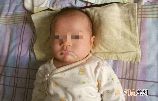 宝宝吃奶时害怕的3件事，难怪会不舒服吐奶，很多妈妈都还没察觉