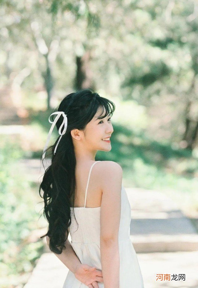 4款让发量翻倍的发型 女生头发少的发型图片