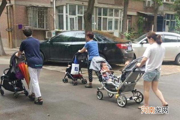 宝宝多大能坐“婴儿车”？未满这个月龄，对宝宝脊椎不好