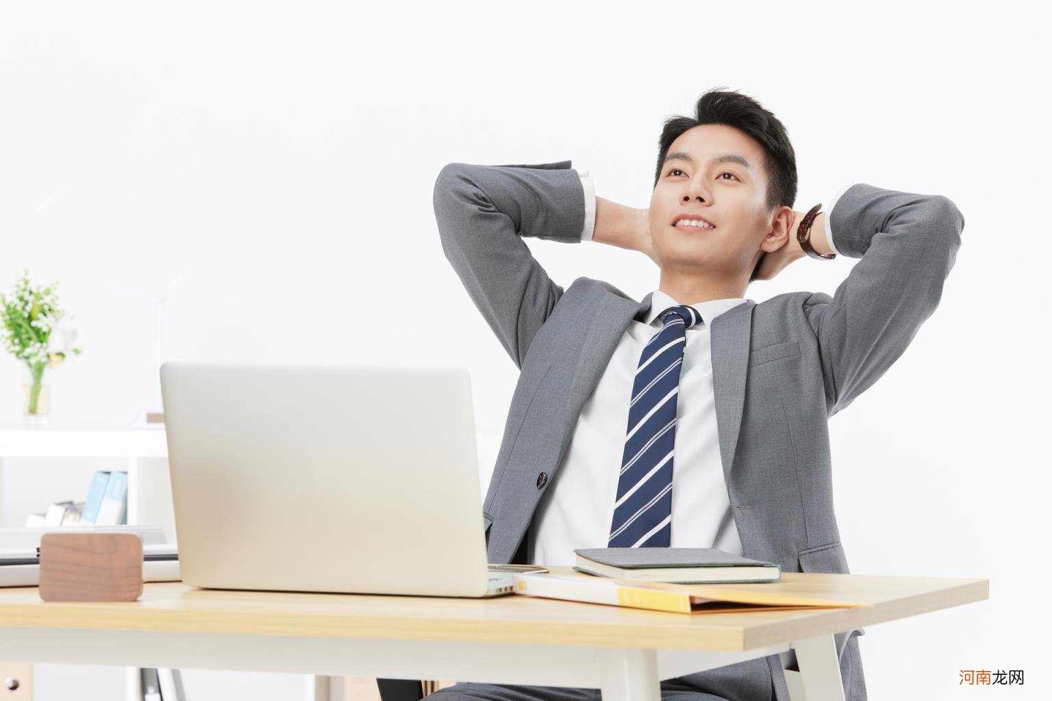 公司给我买社保我要啥资料 公司如何给员工缴纳社保