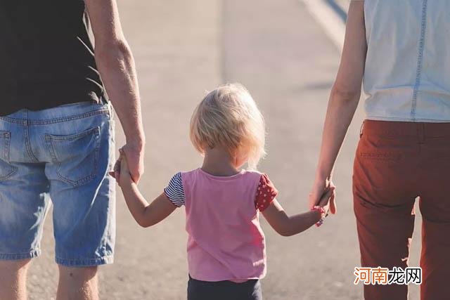 女性只能在家带孩子？权衡职场和全职的利弊后，工作带娃两不误