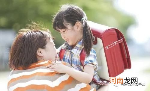 孩子问：为什么我们家没钱？妈妈这样的回答有情商