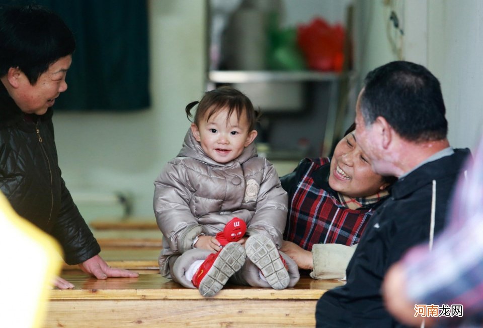 “中国式”姥姥带娃是一种什么体验？过来人：比退休前的生活还累