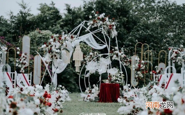 羽绒袄上的油渍怎么办 羽绒服上的油渍怎么洗掉