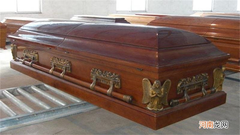 梦到亲人死去还有棺材是什么意思 梦见亲人死去和棺材是什么意思