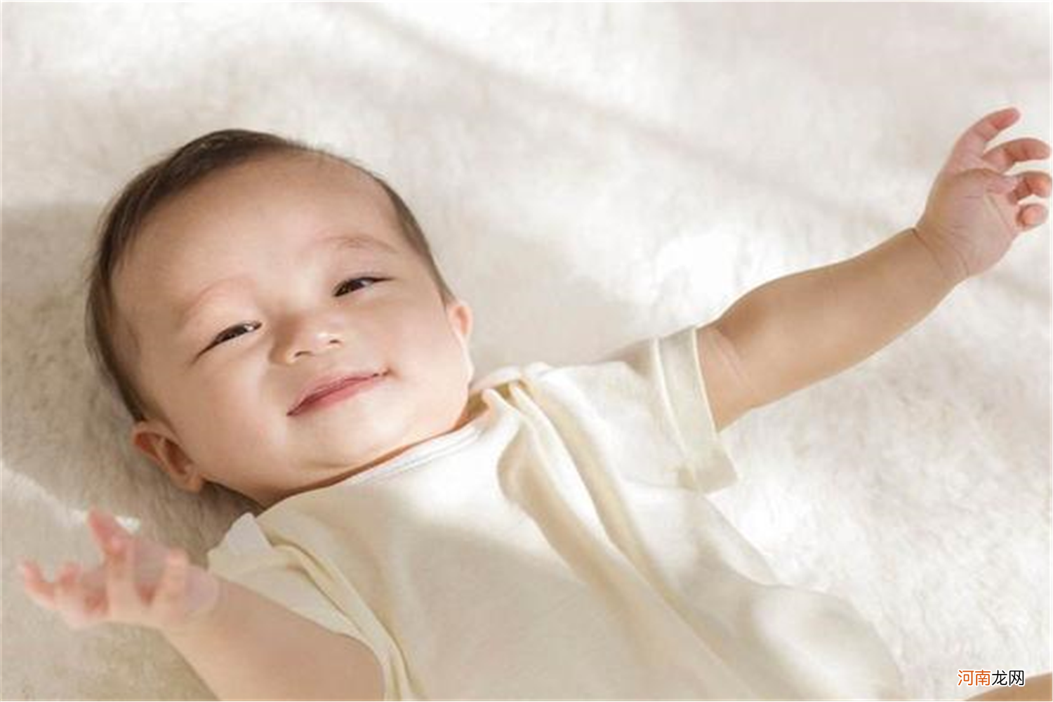 宝宝经常胀气吐奶，如何照顾好宝宝娇嫩的肠胃呢？辅食营养是关键