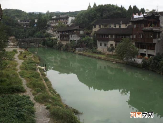 芙蓉镇在哪里？位于湘西土家族苗族自治州的永顺县