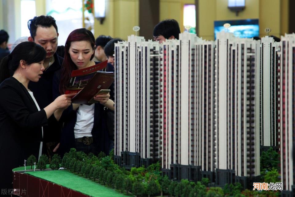 新楼盘有必要找中介吗 买新房找中介还是售楼处