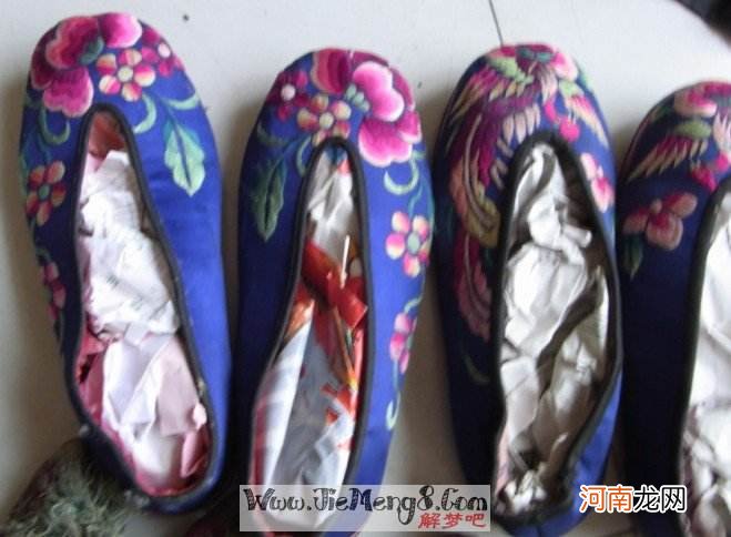 周公解梦梦见买鞋 周公解梦梦见买鞋是什么意思