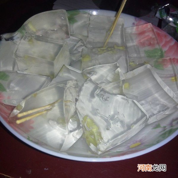 白凉粉是什么原料做的有毒吗 宇峰白凉粉是什么原料做的