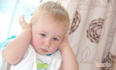 关于宝宝脸上红疹护理 满月婴儿脸上起红点怎么回事