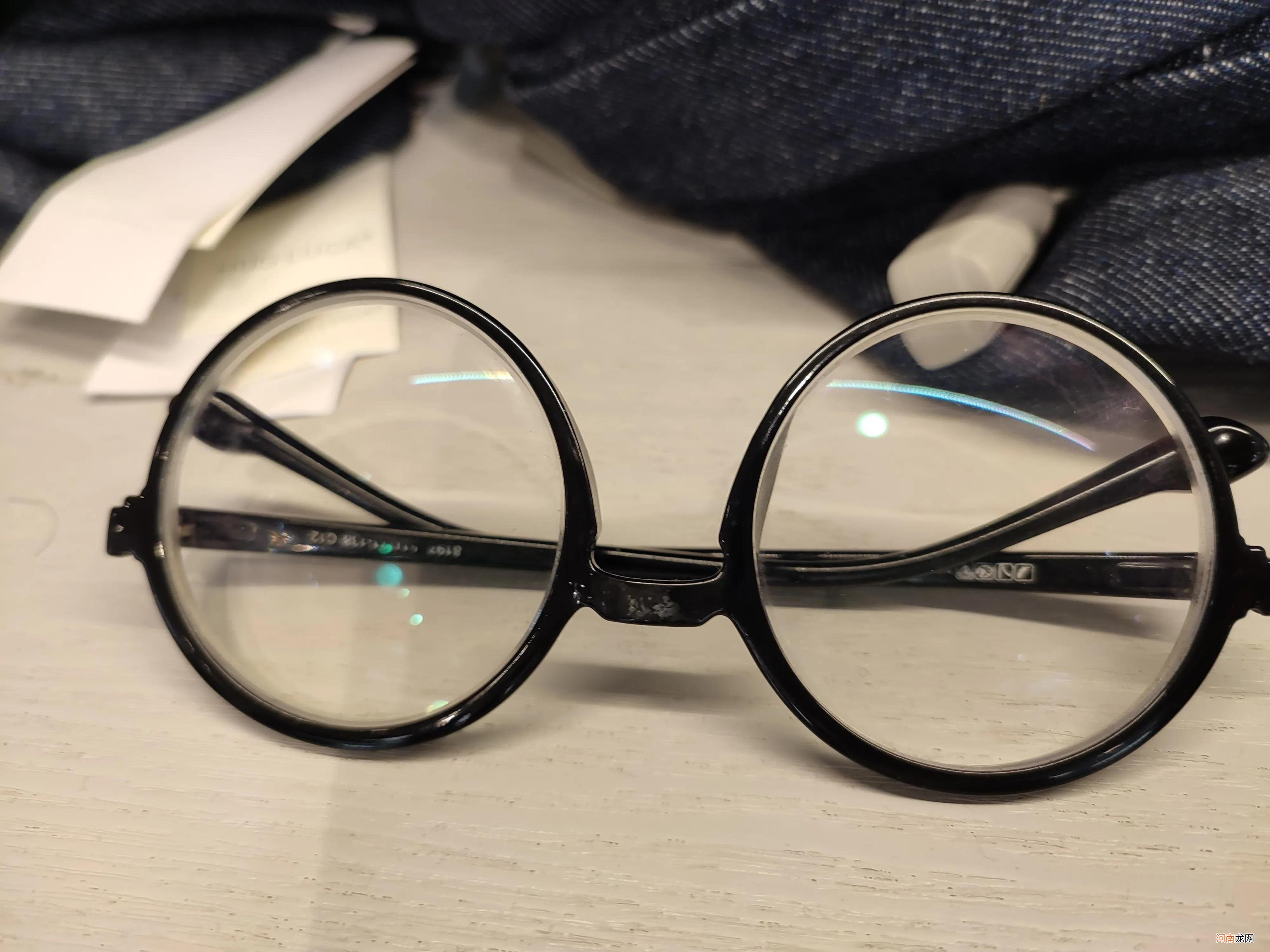 眼镜配镜片多少钱 自带镜框配镜片多少钱