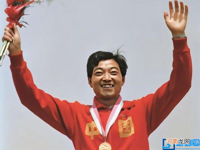第一枚奥运金牌中国选手是谁 运会上获得的首枚金牌