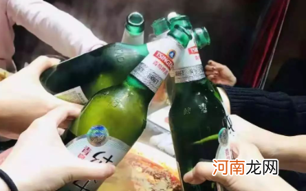 啤酒对瓶吹为什么容易醉