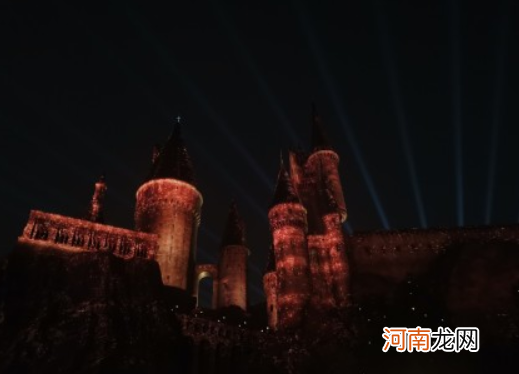 北京环球影城灯光秀有几场