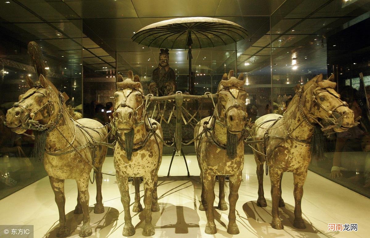 秦始皇帝陵彩绘铜车马 秦始皇陵的出土文物中被誉为青铜之冠