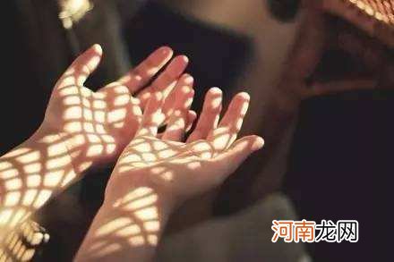 人别说配不配 人与人之间不要说配不配