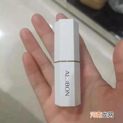 珀莱雅是哪个国家的 化妆品行业的利润有多高？