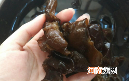 发霉的木耳用热水烫了可以吗