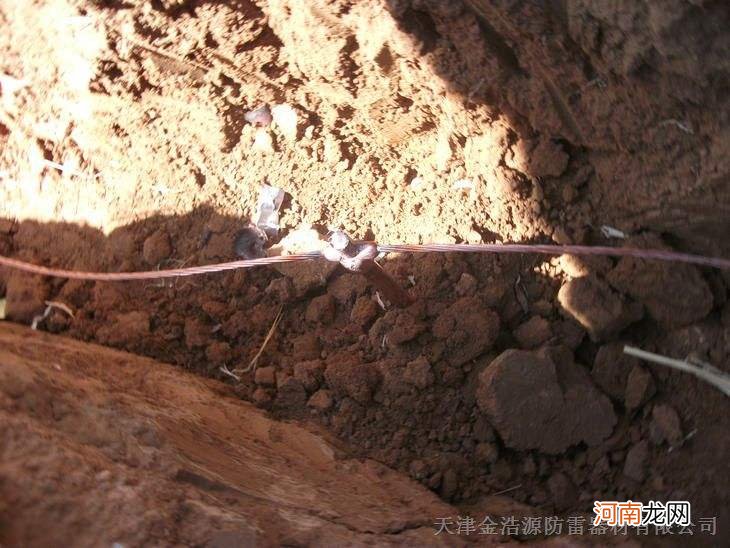 接地棒在地下的距离 接地棒在地面下深度不得小于