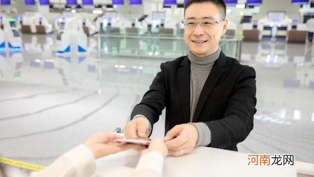 坐飞机提前多久去机场,网上值机提前多久办理?