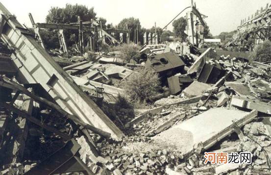 唐山大地震哪一年发生的，死亡人数是多少？