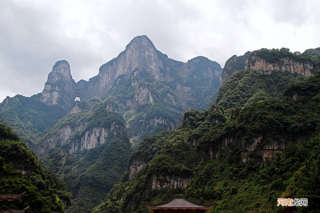 天门山在哪个省市，海拔多少米？