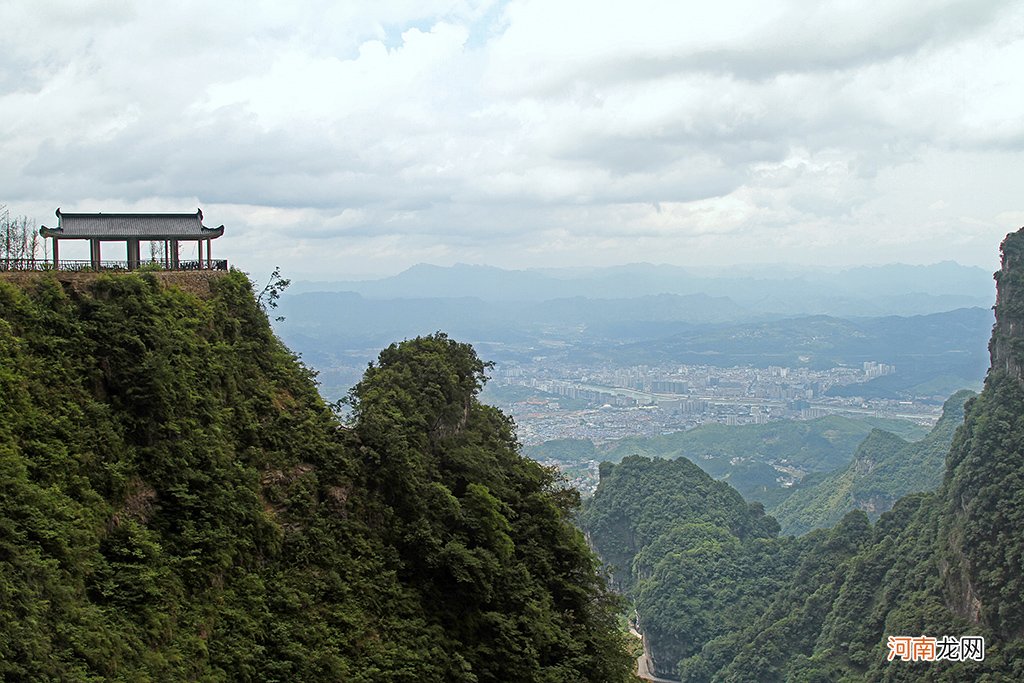 天门山在哪个省市，海拔多少米？