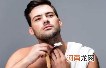 刮胡子刮不干净有黑印怎么去掉 刮胡子要顺着刮还是逆着刮