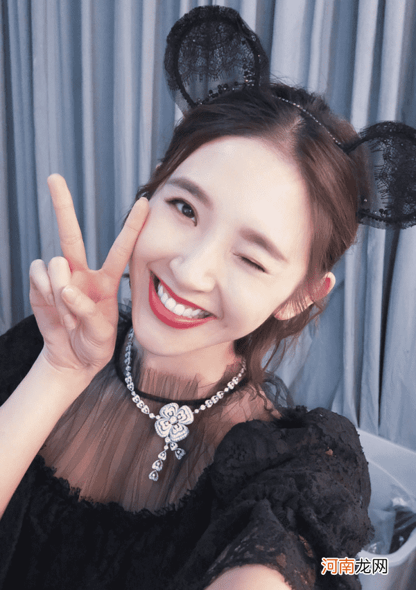 拍照时如何让表情更自然？