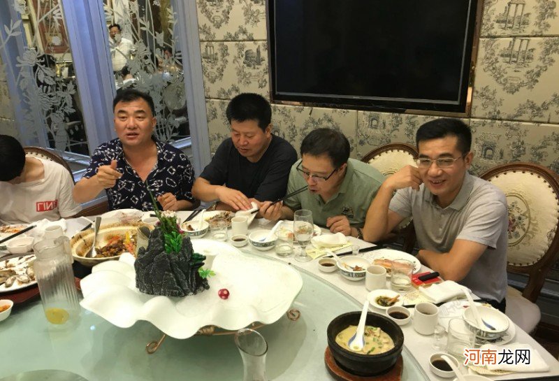 给长辈敬酒的敬酒语推荐 酒桌上敬长辈最实用的几句话