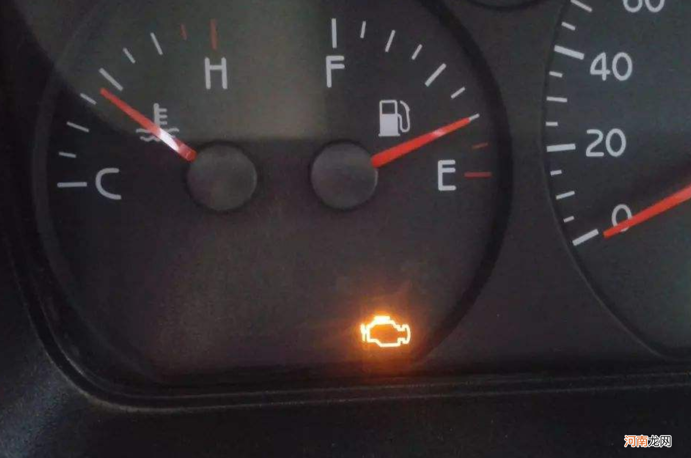 汽车故障灯亮了怎么办 汽车发动机故障灯亮是什么情况