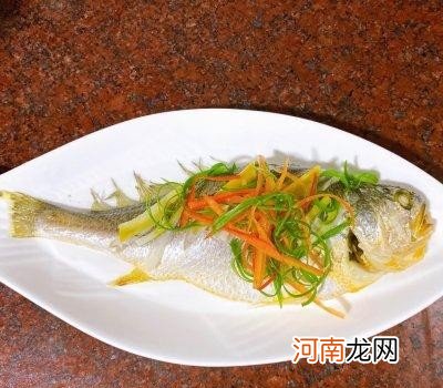 清蒸黄花鱼怎么做才好吃 清蒸黄花鱼的做法步骤