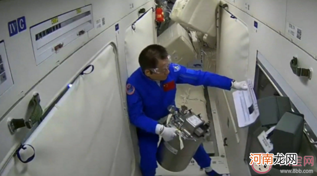 航天员在空间站|航天员在空间站工作时呼吸的氧气从哪来 蚂蚁庄园10月25日答案
