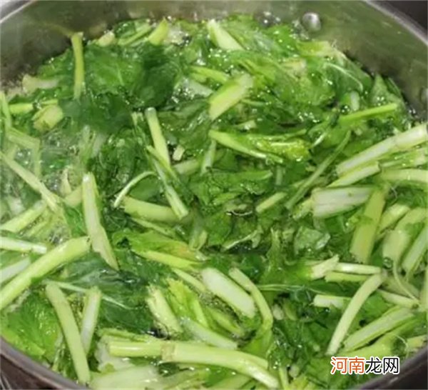 苔菜为什么吃前要焯一下水 焯水是为了去除有害物质