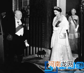 英国首相和女王的区别 英国女王能撤了首相吗