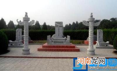 爱新觉罗家族还有后人吗？为何不见他们来清东陵、清西陵来祭拜？