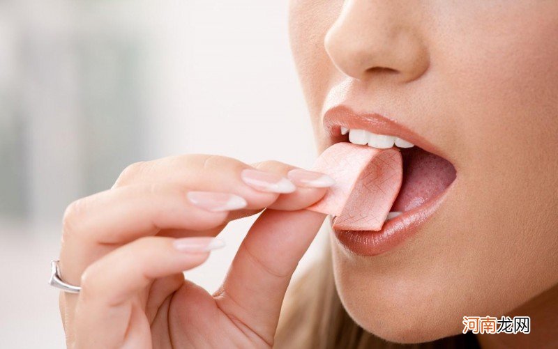 经常嚼口香糖有什么不好影响 口香糖的好处和坏处有哪些