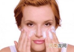 磨砂类洗面奶的使用频率 可以用香皂洗脸吗