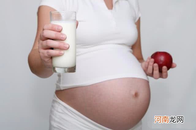 孕期钙流失的比较快？若出现这2种表现，或许提示孕妈要补钙了！