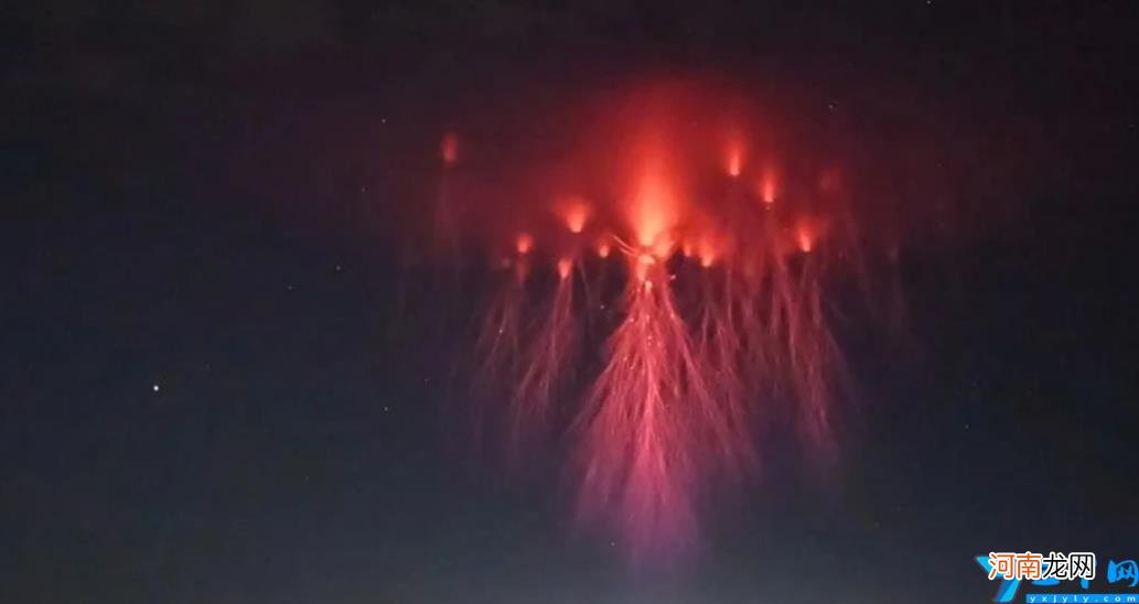 如何形成的科学解释 喜马拉雅山脉爆发红色精灵闪电