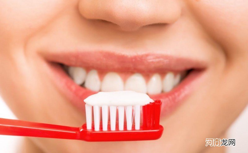 牙膏底部有色条表示什么意思 牙膏底部的短线是什么